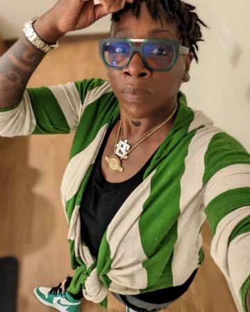 Gina Yashere posing for the photo.